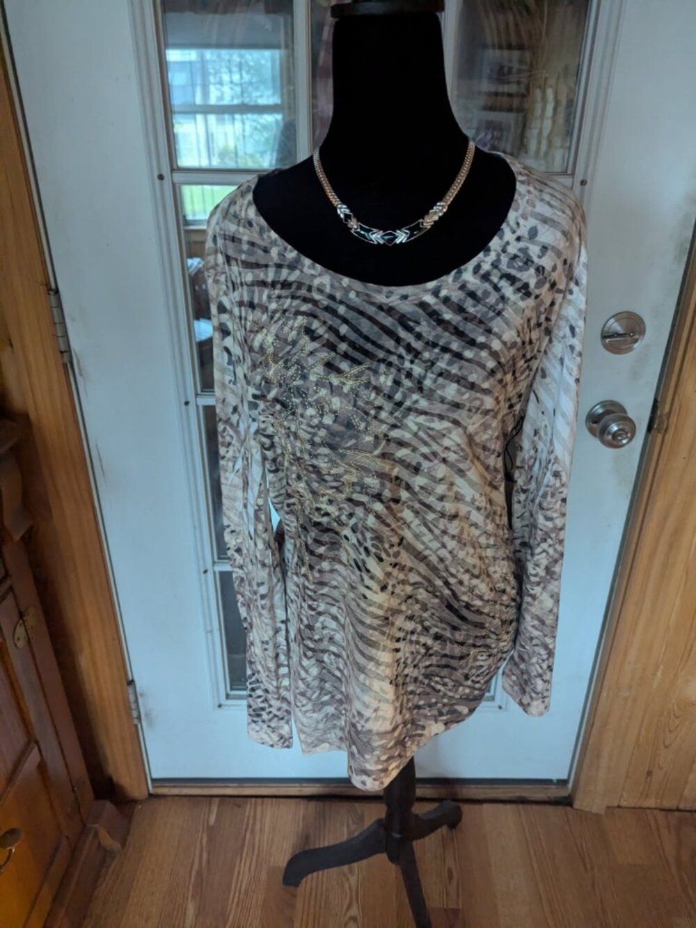 Top NWT Chico's size 2/large